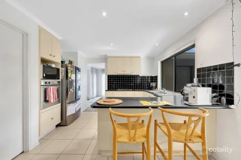 Property photo of 5 Langbourne Court Point Cook VIC 3030