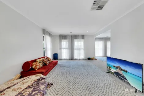 Property photo of 5 Langbourne Court Point Cook VIC 3030