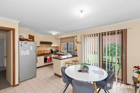 Property photo of 2/55 Collins Crescent Berwick VIC 3806