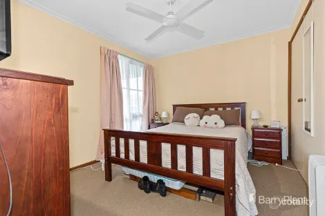 Property photo of 2/55 Collins Crescent Berwick VIC 3806