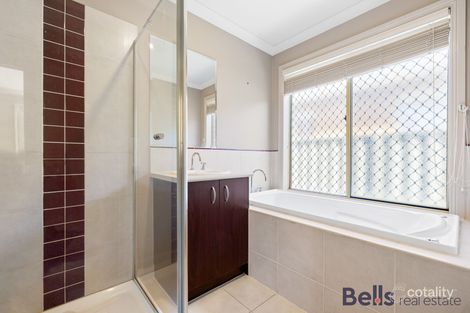 Property photo of 21 Bow Crescent Manor Lakes VIC 3024