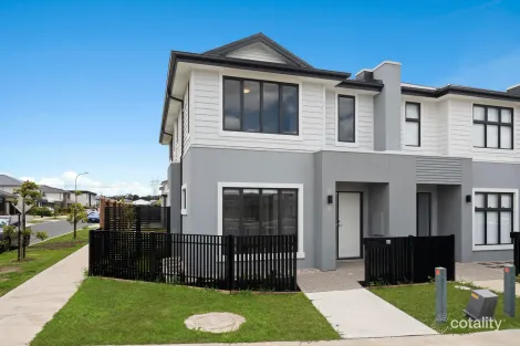 45 Burnbank Pde, Clyde North, VIC 3978