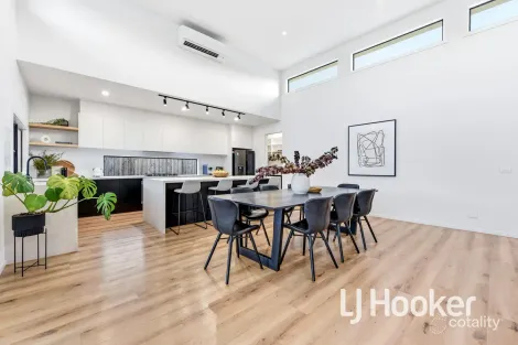 Property photo of 11 Kingston Heath Drive Drouin VIC 3818