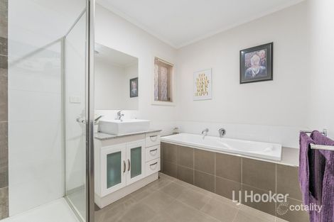 2/274 Greaves St N, Werribee, VIC 3030