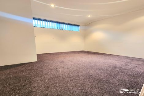 Property photo of 17 Bentham Turn Banksia Grove WA 6031
