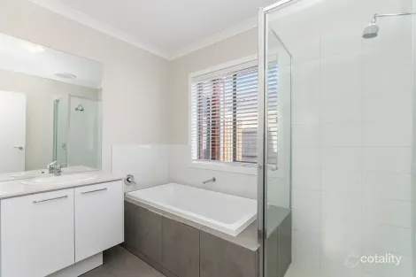 Property photo of 19 Bowker Court Port Fairy VIC 3284