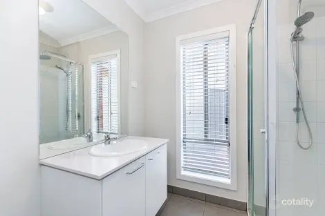 Property photo of 19 Bowker Court Port Fairy VIC 3284