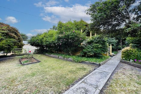 Property photo of 4 Macrae Court Lakes Entrance VIC 3909