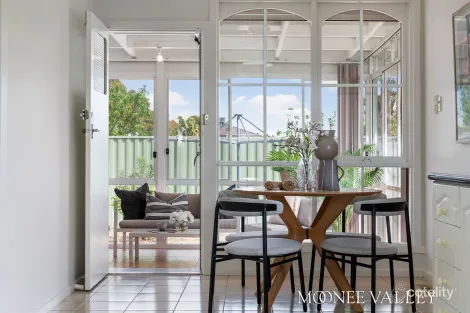 Property photo of 21 Rim Cross Drive Avondale Heights VIC 3034