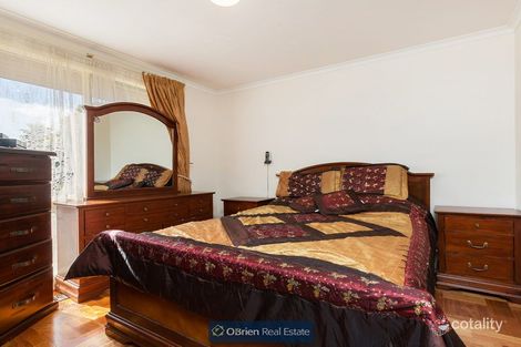 Property photo of 8 Cavendish Court Endeavour Hills VIC 3802