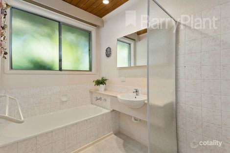 Property photo of 2 Harlaw Court Wheelers Hill VIC 3150