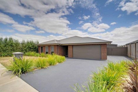 30 Montane Bvd, Newborough, VIC 3825