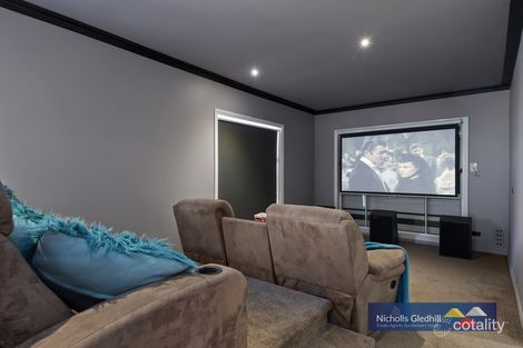 Property photo of 5 Erica Close Endeavour Hills VIC 3802