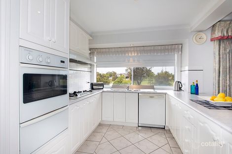 Property photo of 26 Dunlop Crescent Mill Park VIC 3082