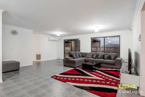 Property photo of 30 Fairhaven Boulevard Cranbourne West VIC 3977