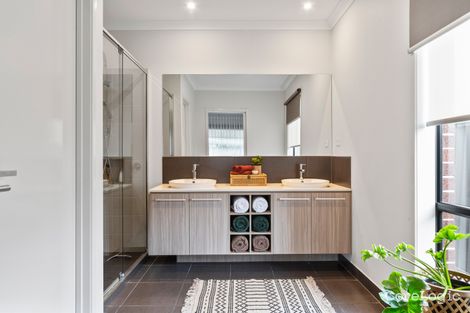 Property photo of 59 Elmslie Drive Cranbourne East VIC 3977