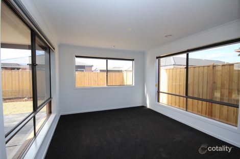 Property photo of 6 Millicent Parade Officer VIC 3809