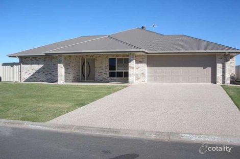 3 Hillcrest St, Emerald, QLD 4720