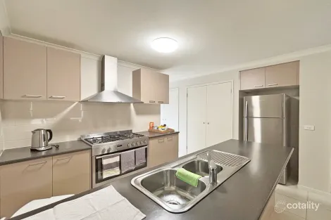 Property photo of 2/189 Princes Way Drouin VIC 3818