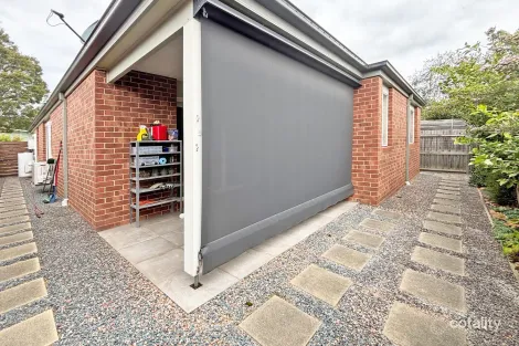 Property photo of 2/189 Princes Way Drouin VIC 3818