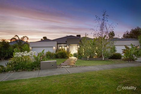 2 Dowie Pl, Caroline Springs, VIC 3023