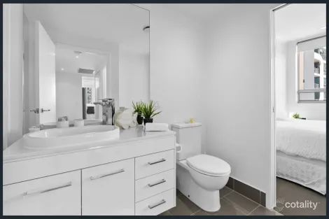 Property photo of 609/20 Labrador Street Labrador QLD 4215