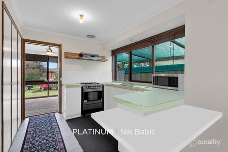 Property photo of 6 Nash Court Endeavour Hills VIC 3802