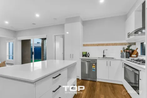 Property photo of 49 Shearjoy Loop Clyde North VIC 3978