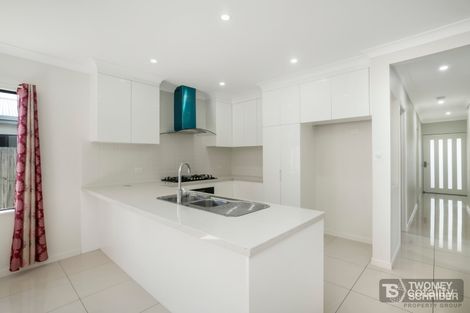 Property photo of 19 Arrowsmith Close Smithfield QLD 4878