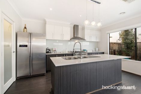 Property photo of 30 Annecy Boulevard Fraser Rise VIC 3336