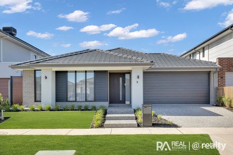 9 Bonza Cct, Clyde North, VIC 3978