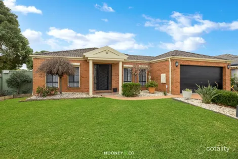 Property photo of 2 Oak Post Place Cranbourne East VIC 3977