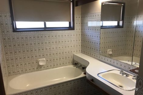 Property photo of 4 Ilex Street Lake Albert NSW 2650