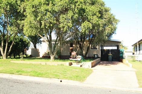 Property photo of 8 Third Avenue Rutherford NSW 2320