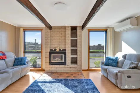 Property photo of 24 Roberts Court Devonport TAS 7310
