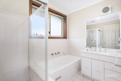 5 Gum Leaf Cl, Hornsby Heights, NSW 2077