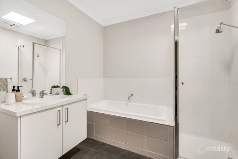 Property photo of 32 Oakley Avenue Kalkallo VIC 3064