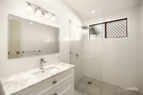 Property photo of 3 Etna Close Riverhills QLD 4074