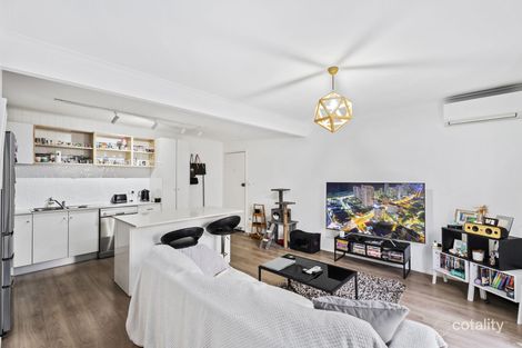 2/4 Sunshine Ct, Labrador, QLD 4215