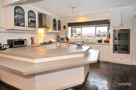 Property photo of 14 Akma Court Taylors Lakes VIC 3038