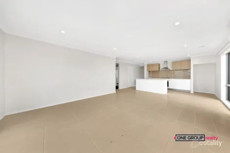 Property photo of 4 Janoli Street Mickleham VIC 3064