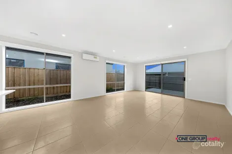 Property photo of 4 Janoli Street Mickleham VIC 3064