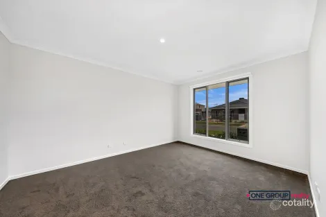 Property photo of 4 Janoli Street Mickleham VIC 3064