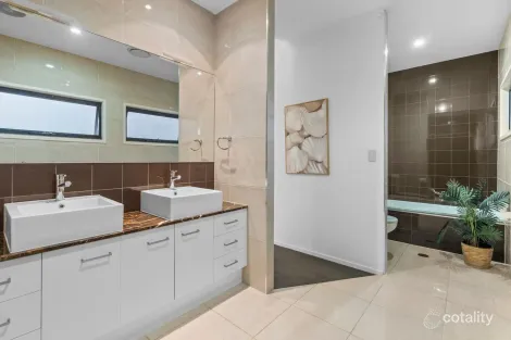 Property photo of 2 Bribie Close Redland Bay QLD 4165