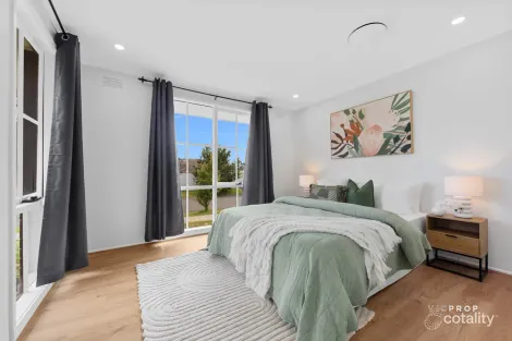 Property photo of 23 Myuna Drive Kings Park VIC 3021