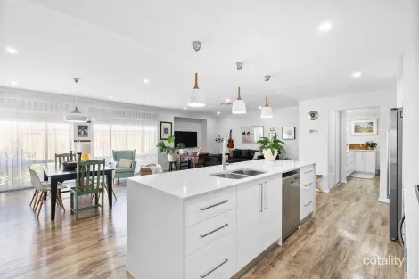 Property photo of 5 Elderslie Rise Madora Bay WA 6210