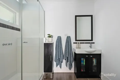 Property photo of 18 Raymond Avenue Langwarrin VIC 3910