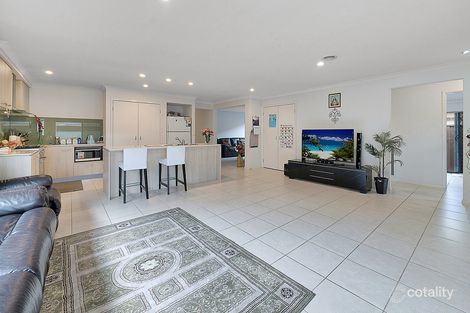 8 Beagle St, Cranbourne East, VIC 3977