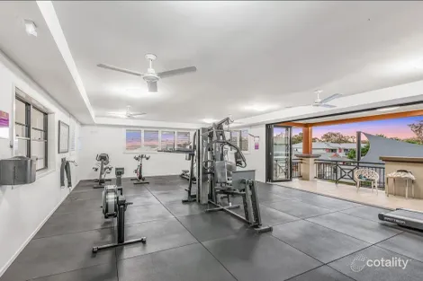 Property photo of 1/7 Greenway Circuit Mount Ommaney QLD 4074