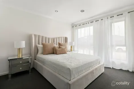 Property photo of 6 Oscar Circuit Roxburgh Park VIC 3064